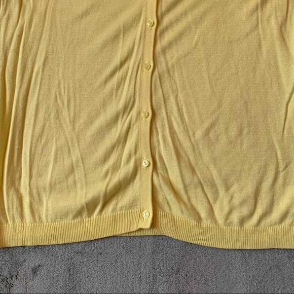 Reitman’s 3/4 Length Sleeve V-Neck Cardigan - Picture 3 of 5